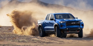 Vista externa - Chevrolet Colorado ZR2 2025 4x4, modos modo de manejo terrain, baja, normal, todoterreno y arrastre/remolque