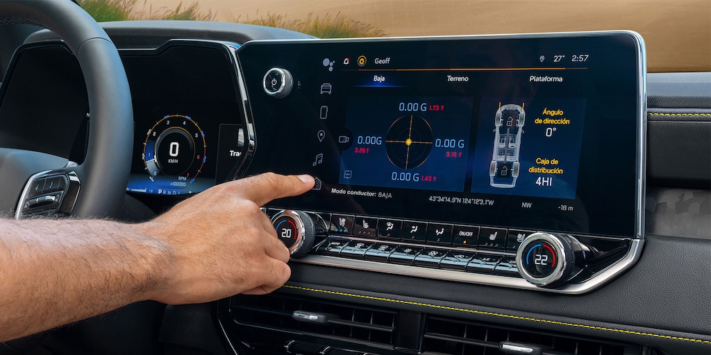 Vista interior - Chevrolet Colorado ZR2 2025,  camioneta con 5 modos de manejo configurables e info todoterreno